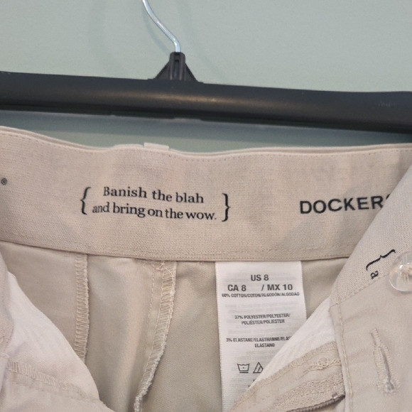 Dockers Tan Flat Front Shorts Classic Style Size 8 Women's - Picture 3 of 7